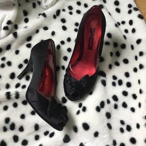 Nina Forbes heels 8M satin open toe black NEW